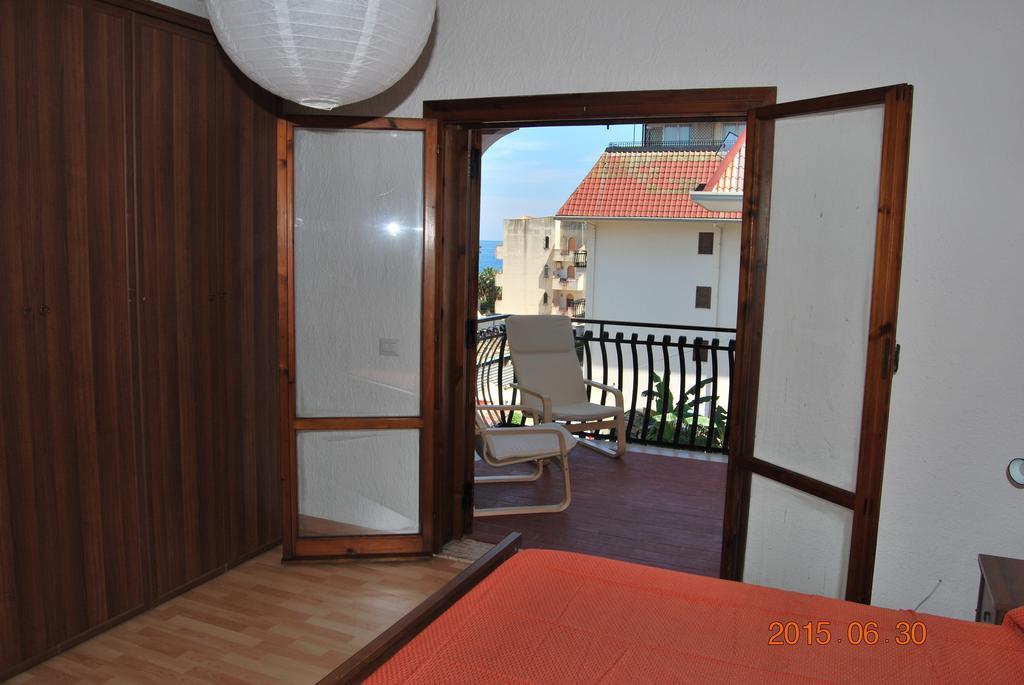Apartamento Baia Degli Dei Giardini-Naxos Habitación foto